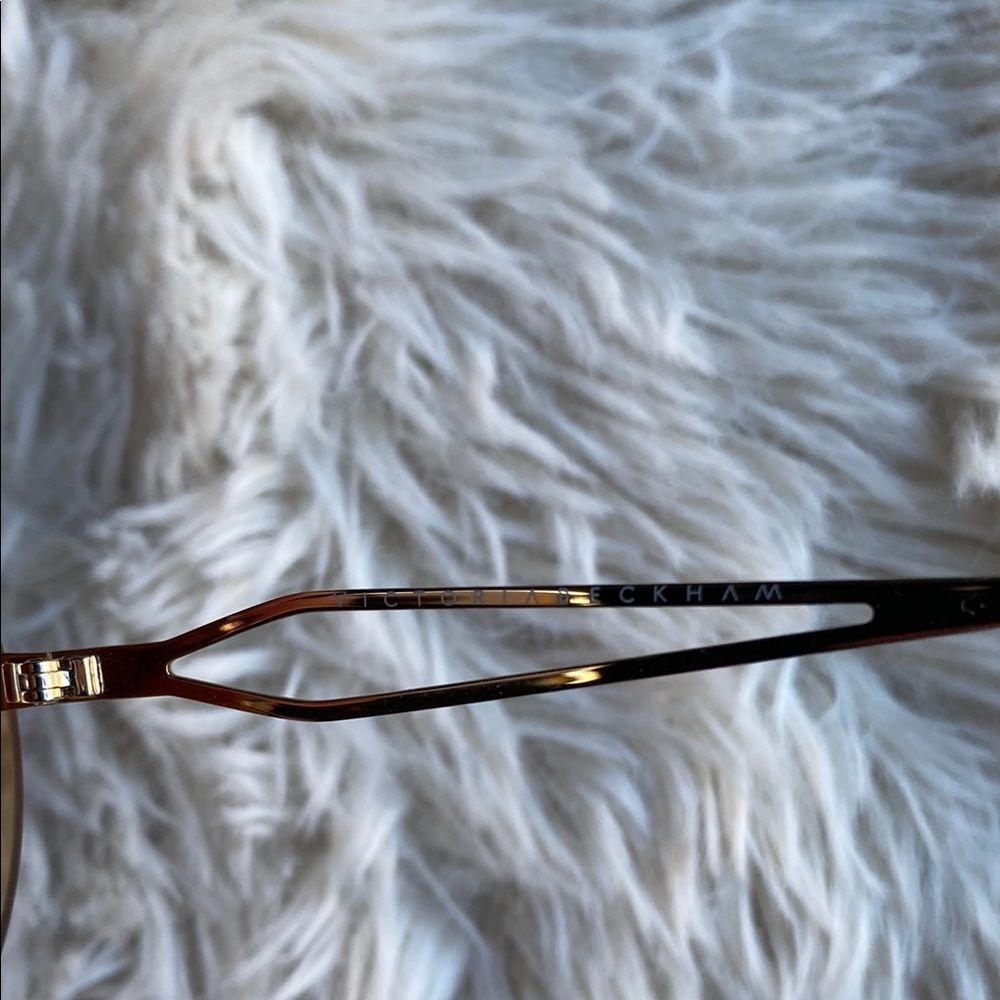 Victoria Beckham Stylish Gold Sunglasses - Picture 2 of 9
